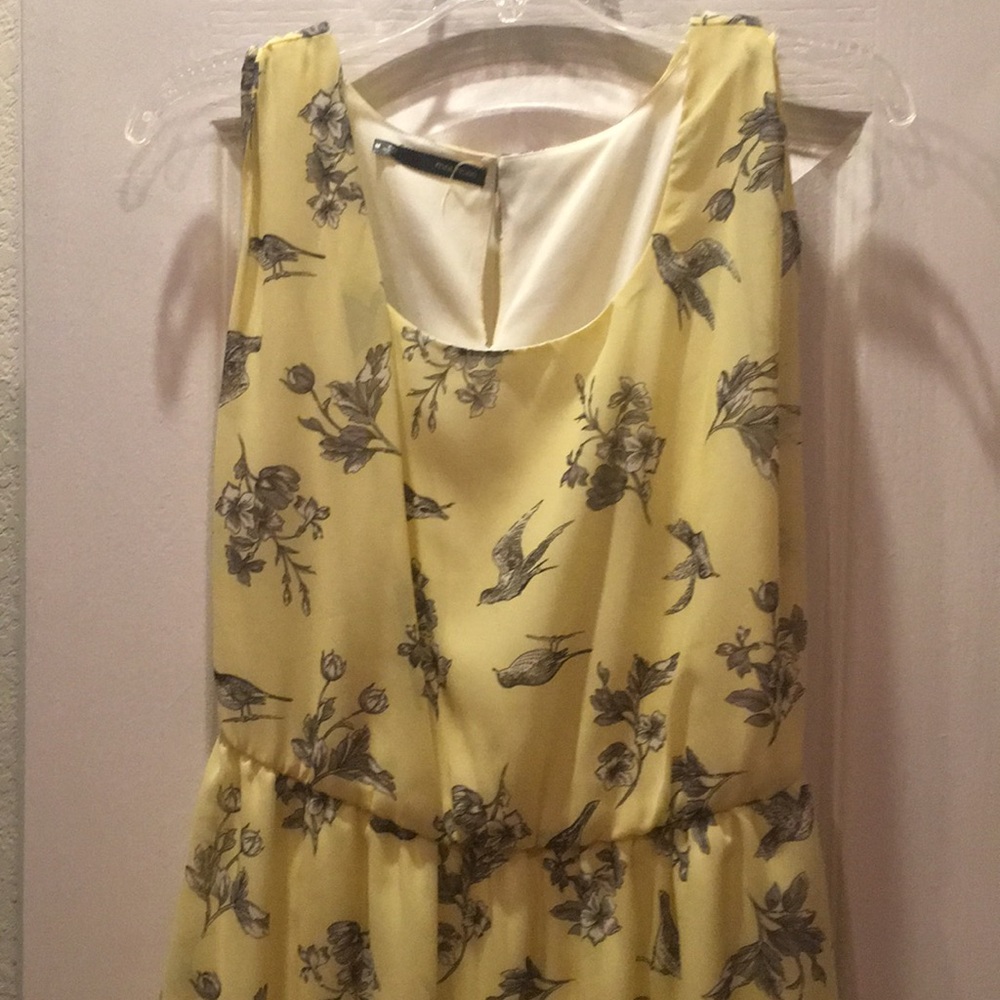 Yellow print knee-length dress